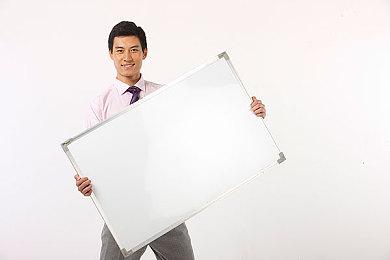 《歧路旅人0》新实机演示 游戏战斗和城镇建设展示